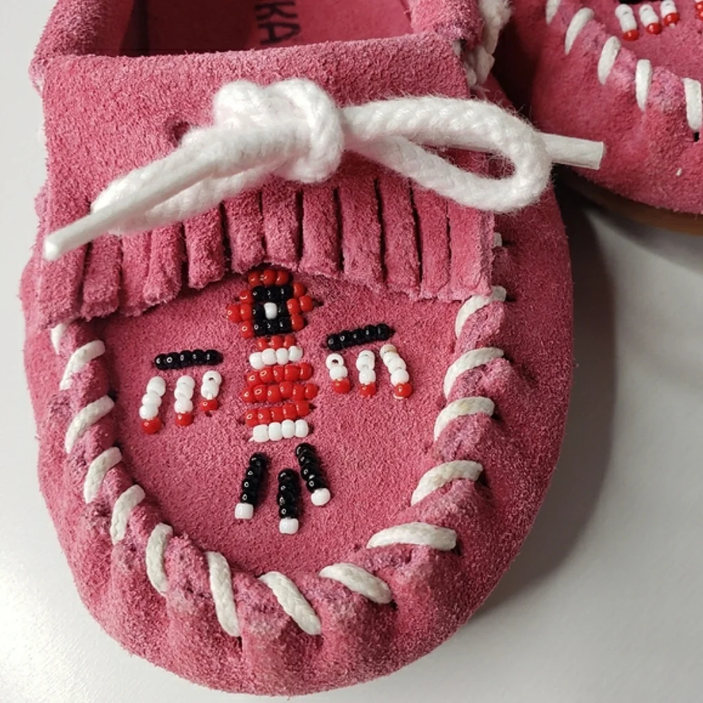 Minnetonka Thunderbird 10 Girls Moccasin Native American Beaded Leather Hot Pink